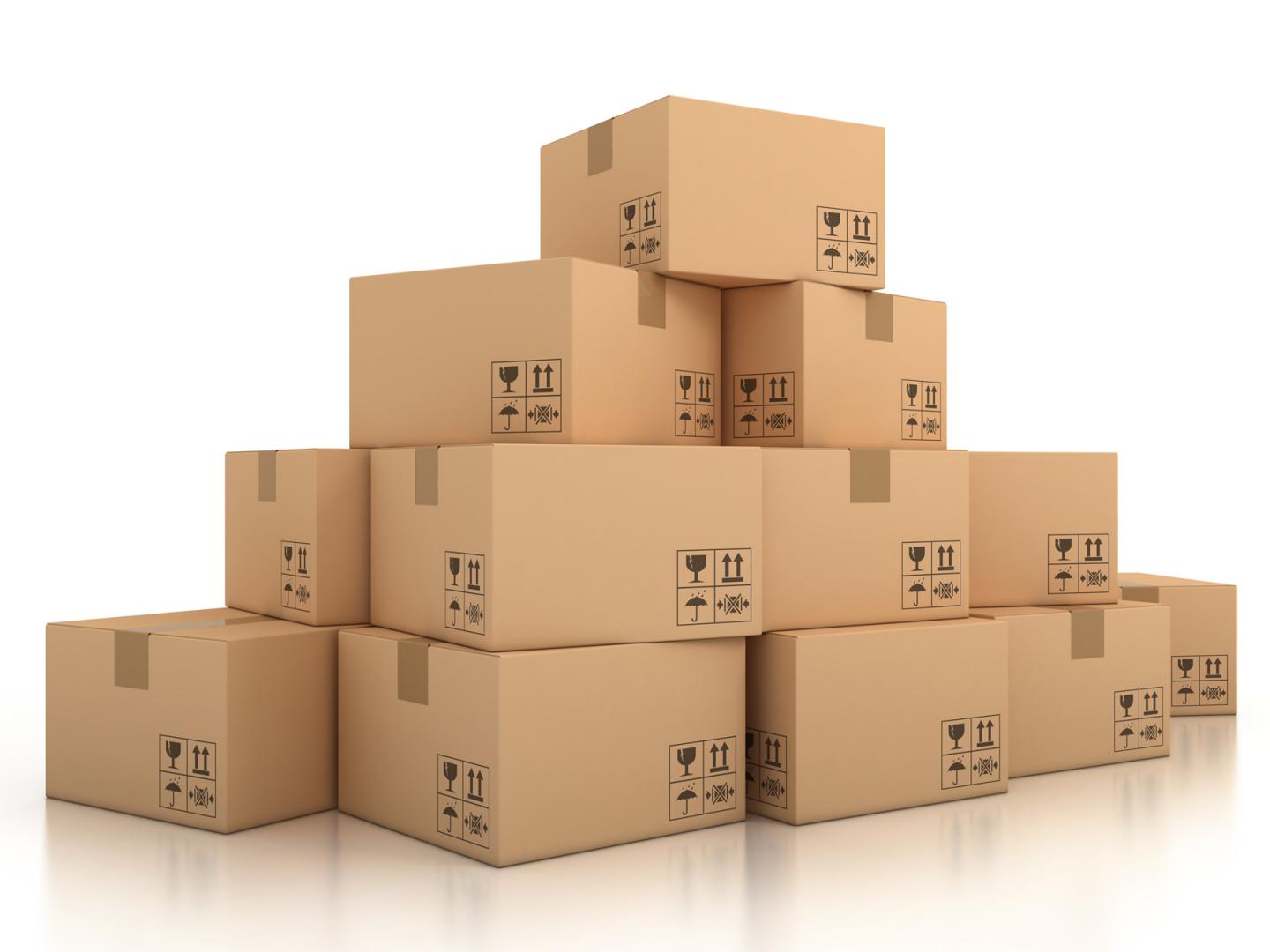 Cartons correctement rangés dans un box de stockage